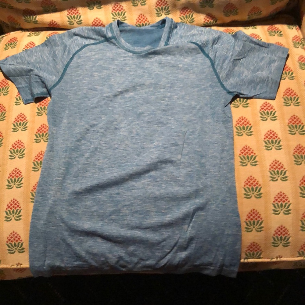 Lululemon Men’s shirt